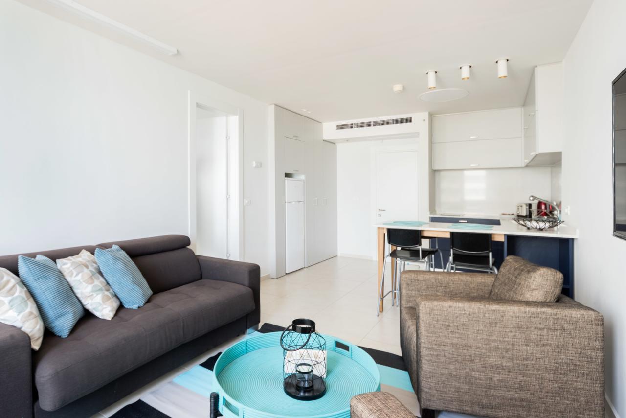 Beach Apartment- Breathtaking Views With Bomb Shelter Herzliya Екстер'єр фото
