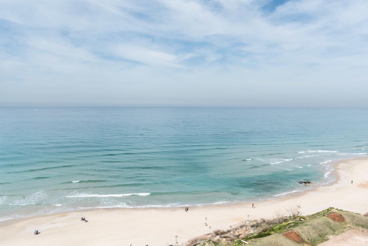 Beach Apartment- Breathtaking Views With Bomb Shelter Herzliya Екстер'єр фото