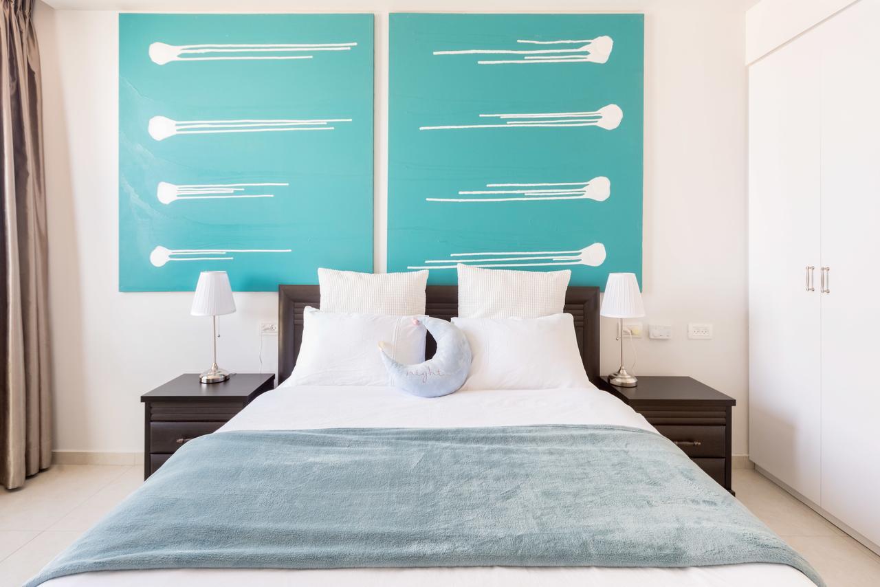 Beach Apartment- Breathtaking Views With Bomb Shelter Herzliya Екстер'єр фото