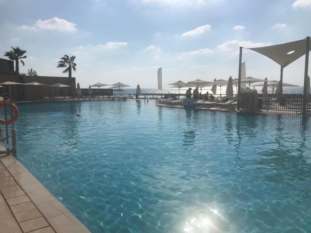 Beach Apartment- Breathtaking Views With Bomb Shelter Herzliya Екстер'єр фото